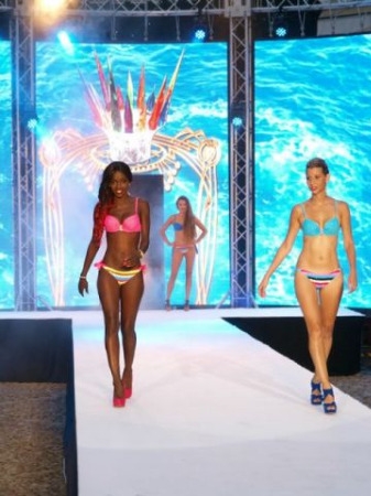 world-fashion-show-2013-2016-139