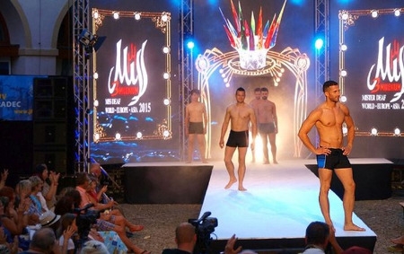 world-fashion-show-2013-2016-142